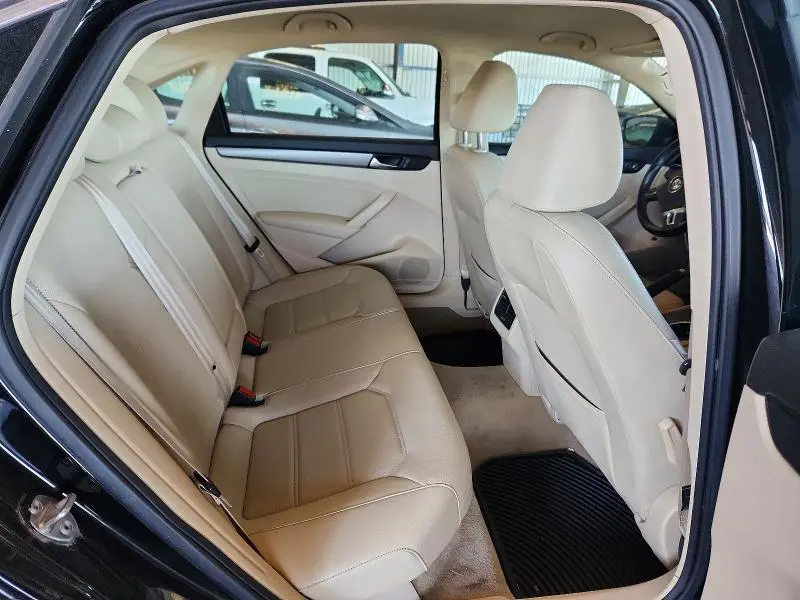 2015 VOLKSWAGEN PASSAT SE  