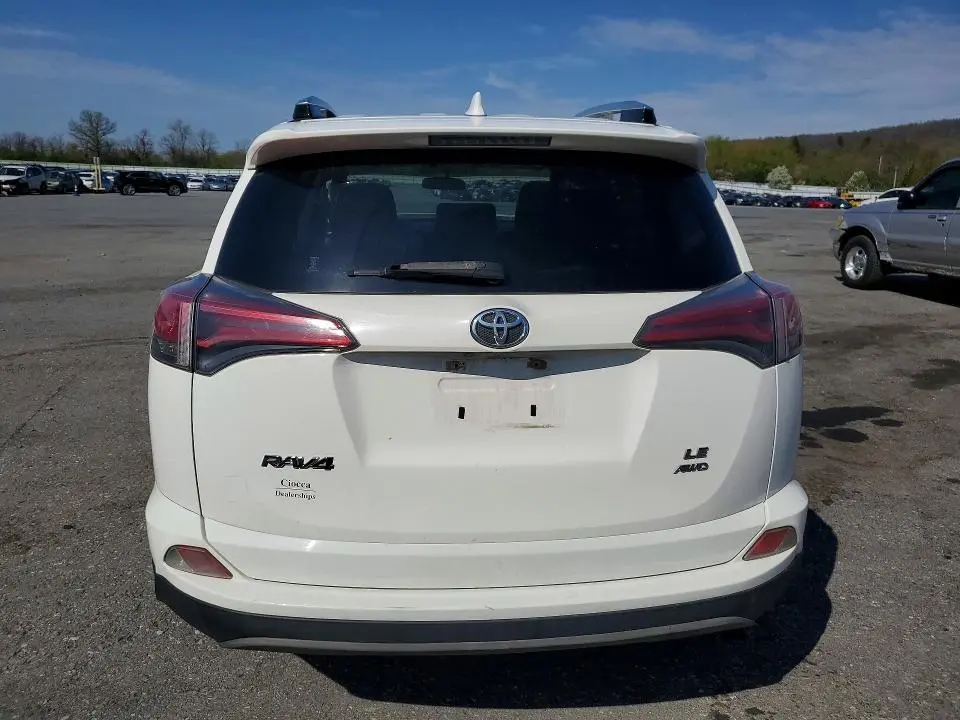 2016 TOYOTA RAV4 LE  