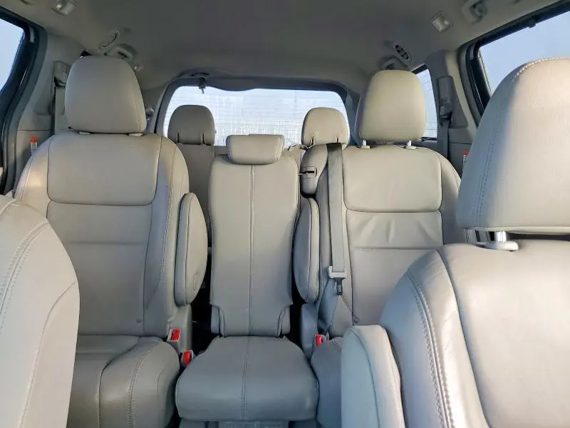 2015 TOYOTA SIENNA XLE 8-PASSENGER  
