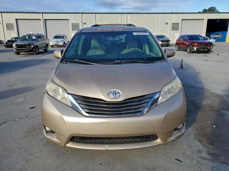 2012 TOYOTA SIENNA XLE  
