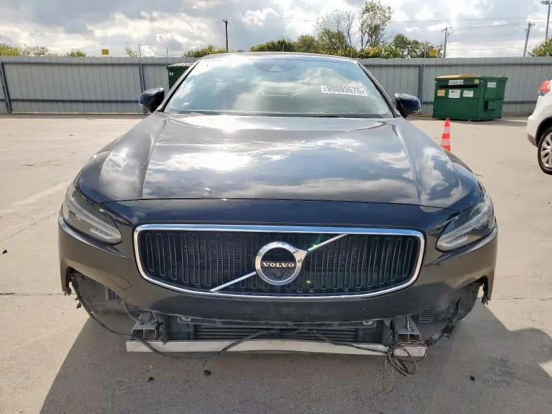 2018 VOLVO S90 T5 MOMENTUM  