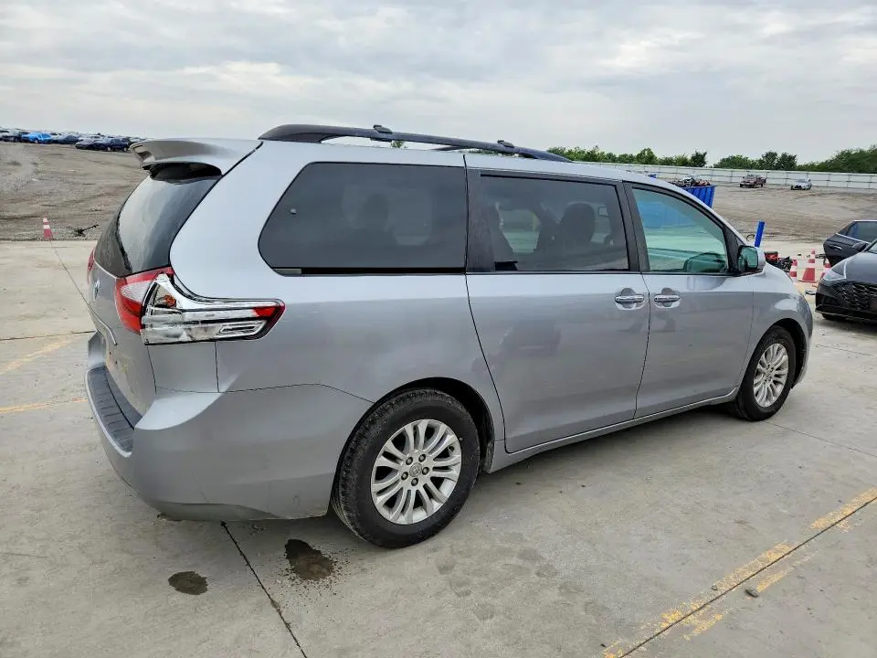2015 TOYOTA SIENNA XLE 8-PASSENGER  