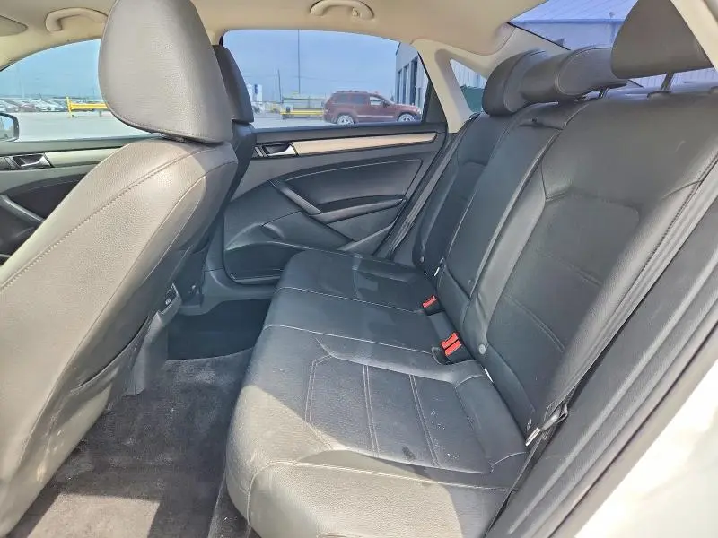 2015 VOLKSWAGEN PASSAT SE  