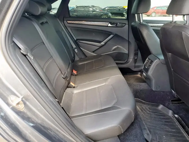 2022 VOLKSWAGEN PASSAT R-LINE  