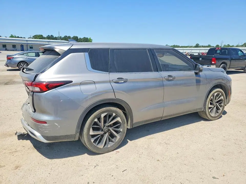 2022 MITSUBISHI OUTLANDER SE  