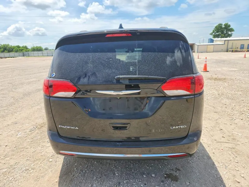 2017 CHRYSLER PACIFICA LIMITED  
