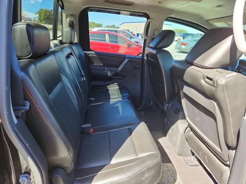2011 NISSAN TITAN SV  