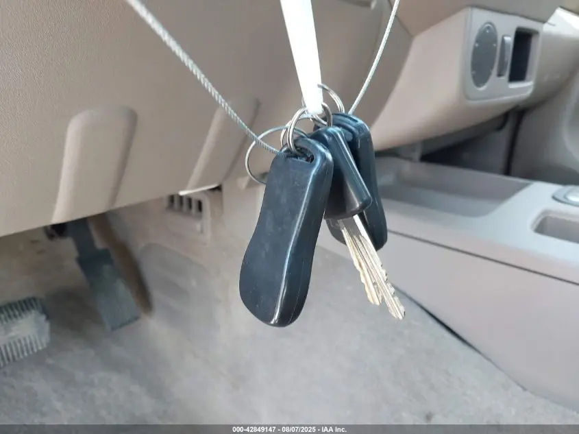2010 NISSAN FRONTIER SE