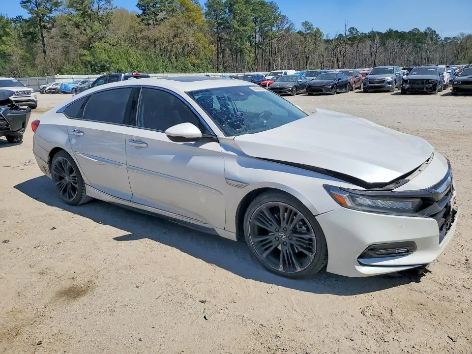 2018 HONDA ACCORD TOURING  