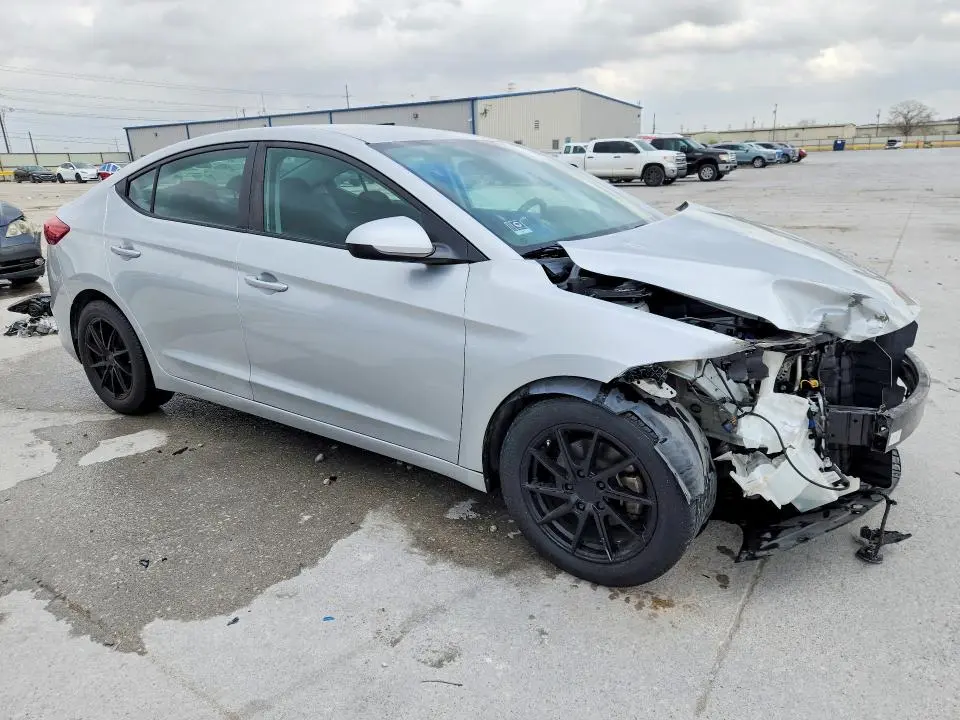 2018 HYUNDAI ELANTRA SE  