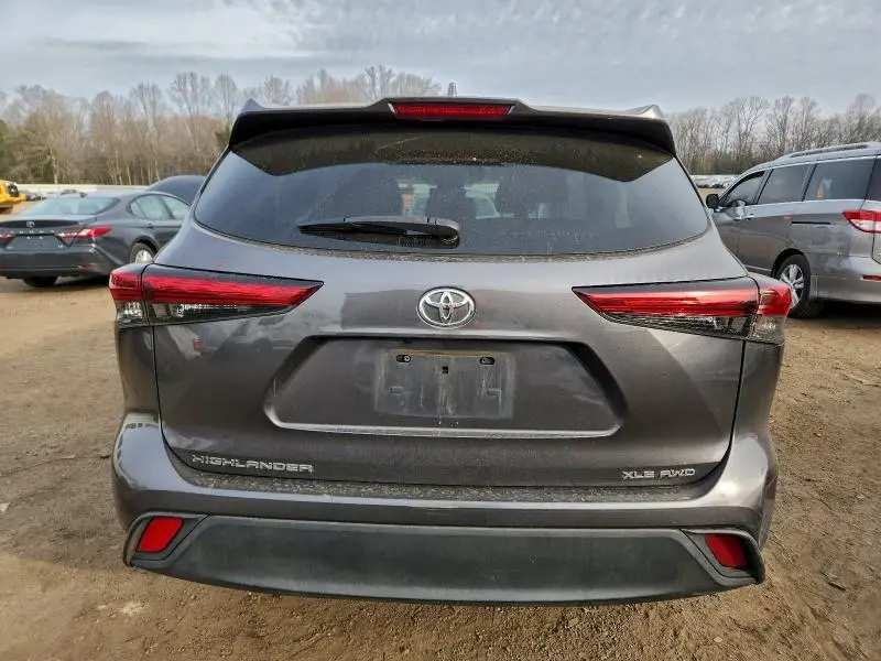 2021 TOYOTA HIGHLANDER XLE  
