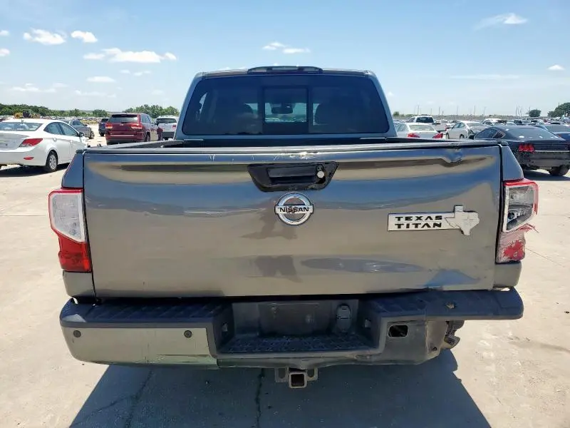 2017 NISSAN TITAN SV  