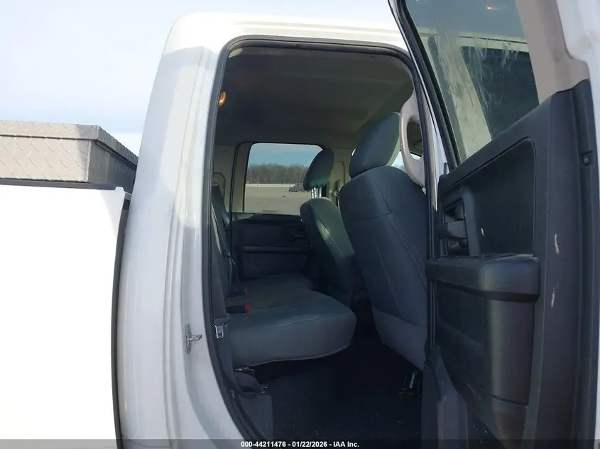 2018 RAM 1500 EXPRESS  4X4 6'4 BOX