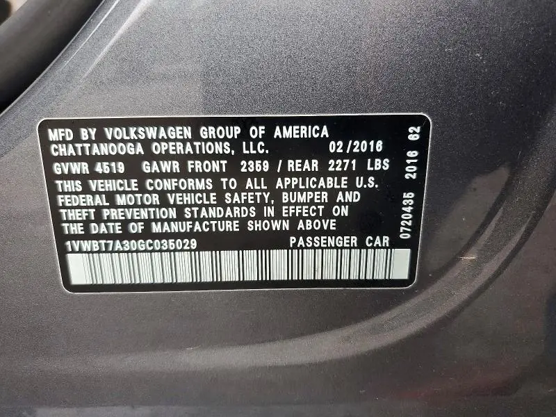 2016 VOLKSWAGEN PASSAT SE  