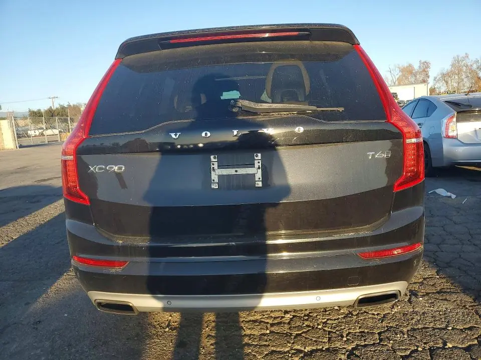 2018 VOLVO XC90 T6  
