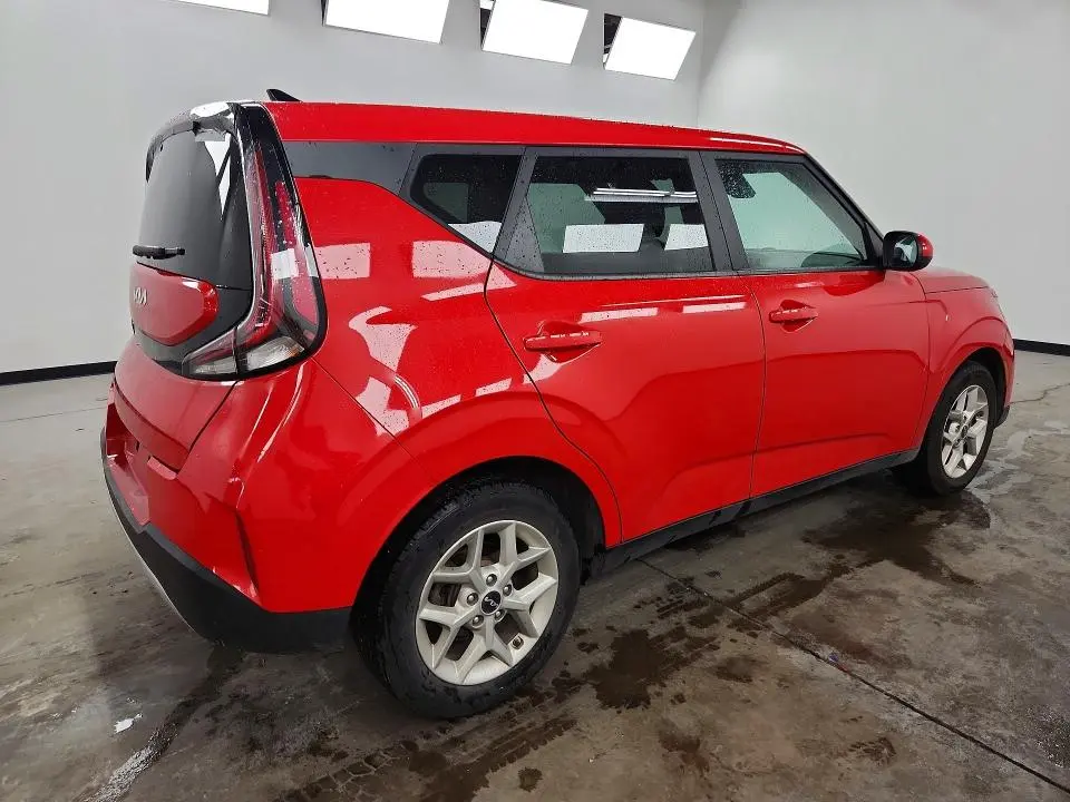 2023 KIA SOUL LX  