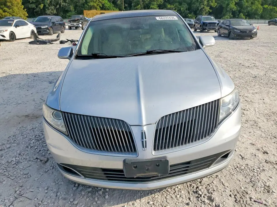 2016 LINCOLN MKT   