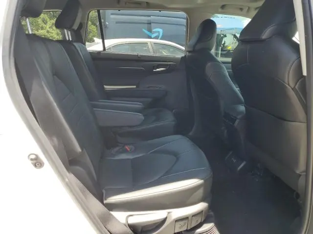 2022 TOYOTA HIGHLANDER HYBRID XLE  