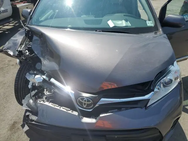 2020 TOYOTA SIENNA LE  