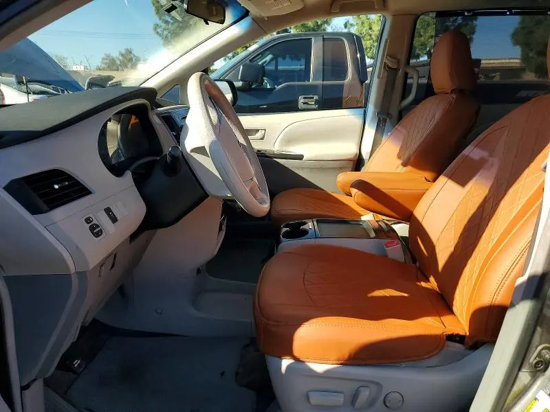2011 TOYOTA SIENNA LE 8-PASSENGER  
