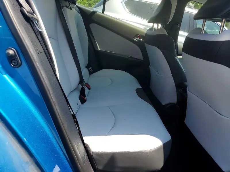 2021 TOYOTA PRIUS XLE  