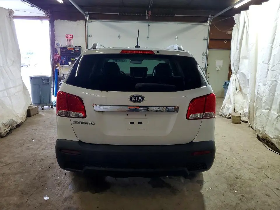 2013 KIA SORENTO LX  