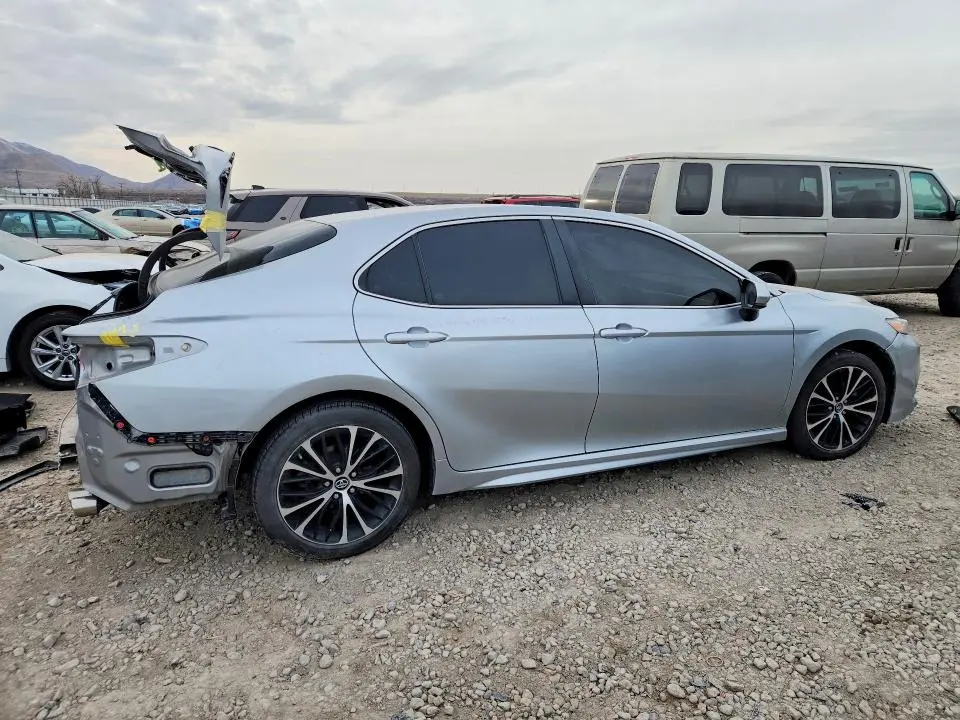 2018 TOYOTA CAMRY SE  