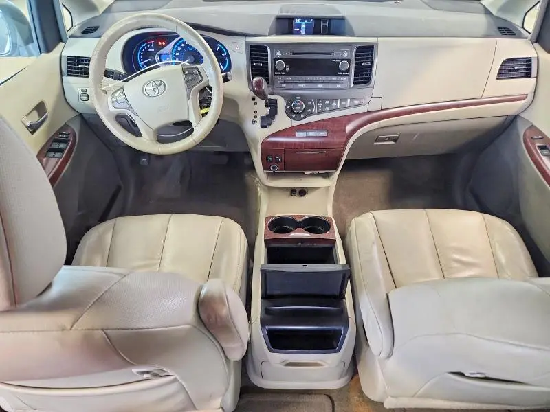 2011 TOYOTA SIENNA XLE 8-PASSENGER  