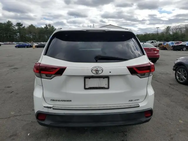 2019 TOYOTA HIGHLANDER SE
