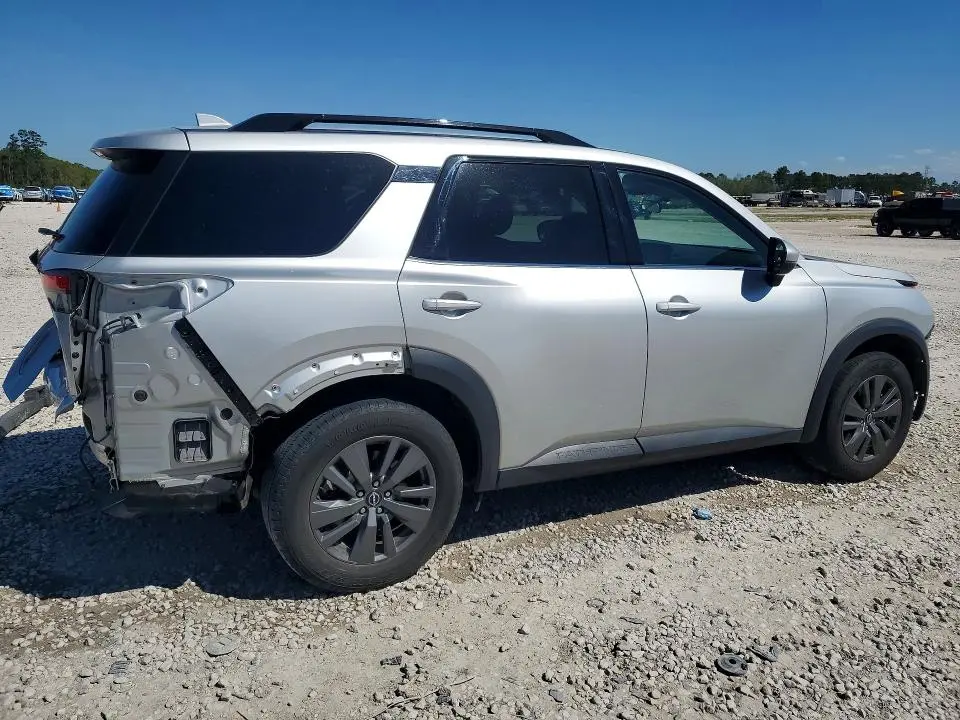 2023 NISSAN PATHFINDER SV  