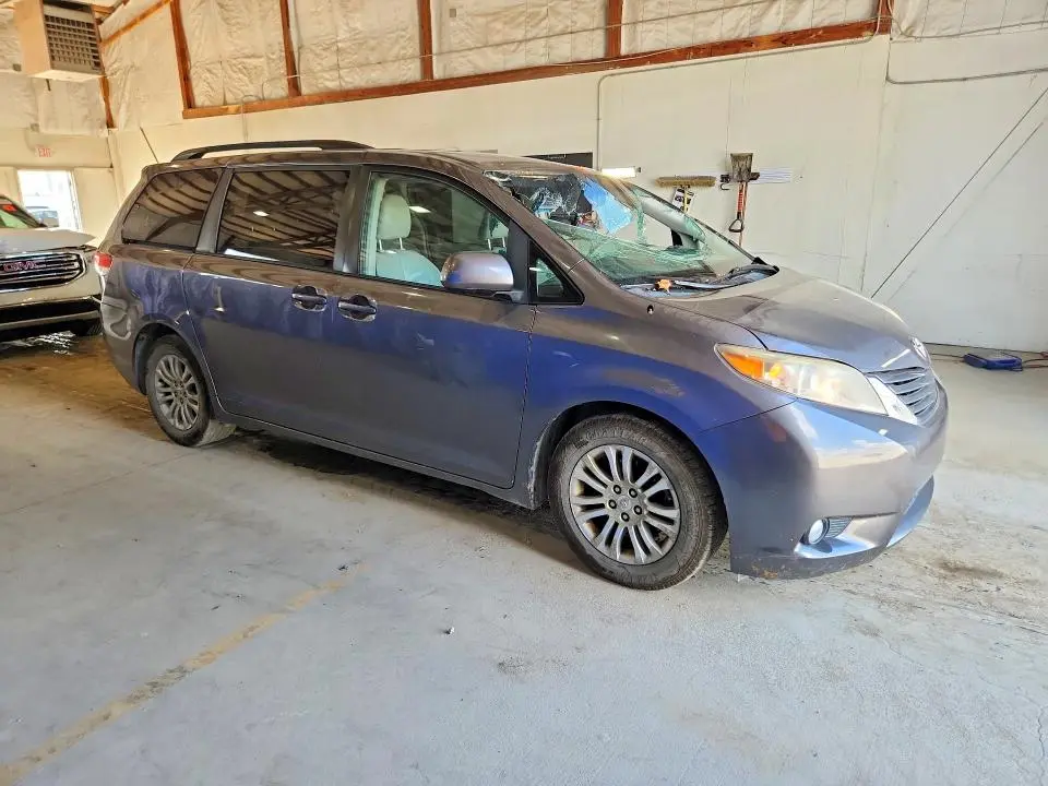 2011 TOYOTA SIENNA XLE 8-PASSENGER  