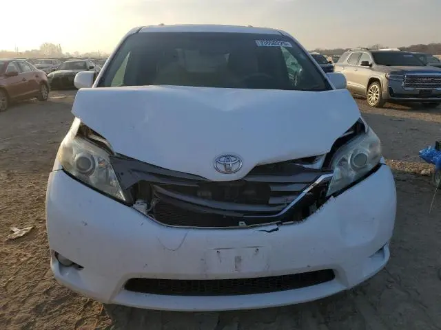 2011 TOYOTA SIENNA   