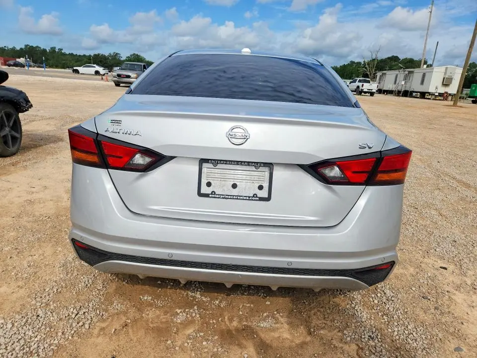 2022 NISSAN ALTIMA SV  