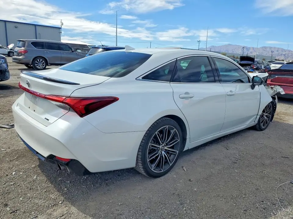 2019 TOYOTA AVALON XSE  
