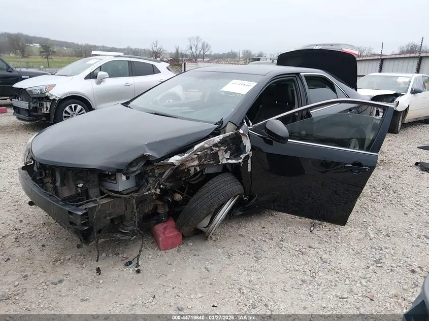 2012 TOYOTA CAMRY SE
