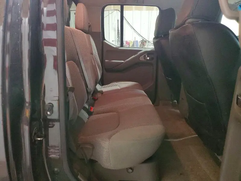 2015 NISSAN FRONTIER S  