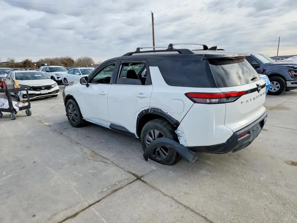 2022 NISSAN PATHFINDER SV  