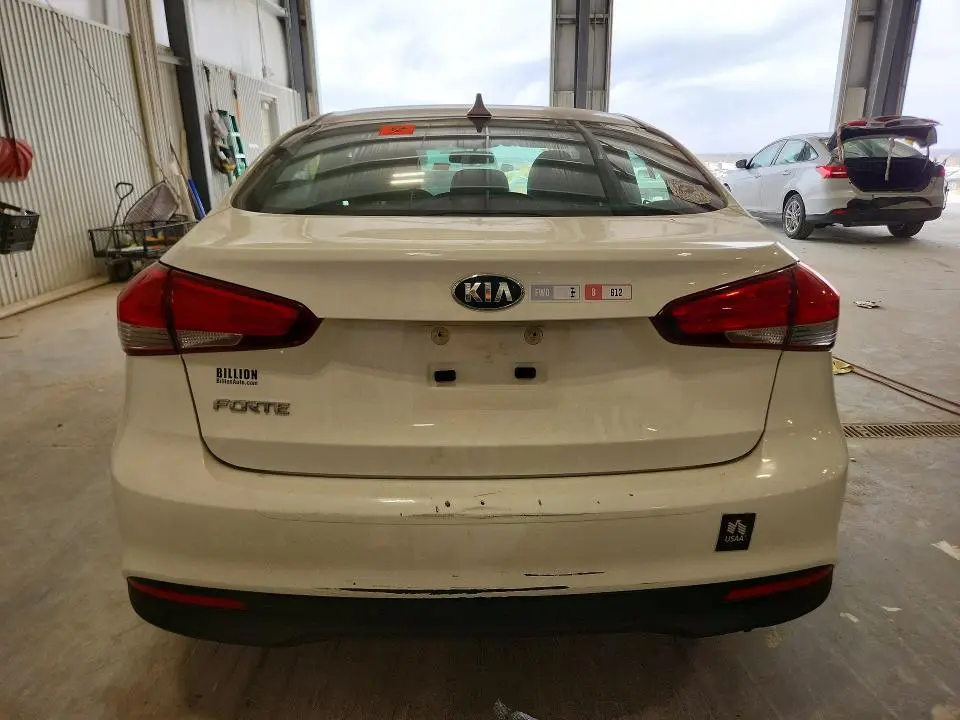 2017 KIA FORTE LX  
