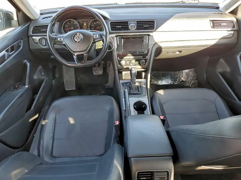 2016 VOLKSWAGEN PASSAT SE  