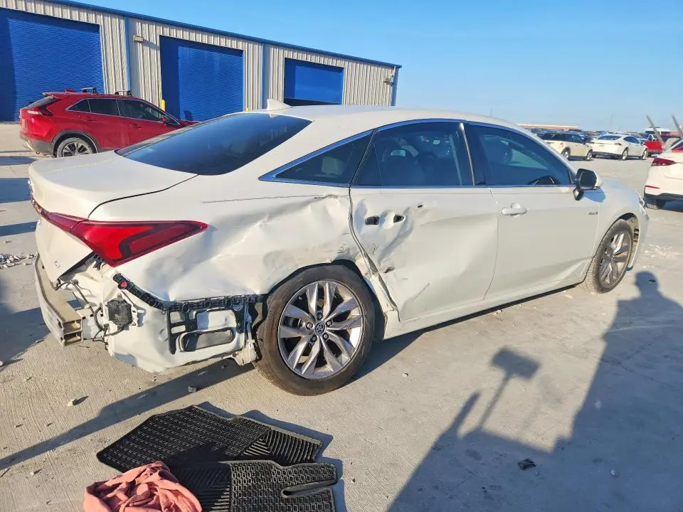 2021 TOYOTA AVALON XLE  