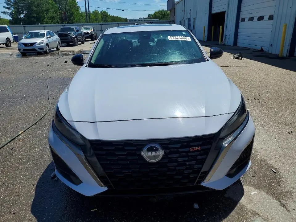 2024 NISSAN ALTIMA SR  
