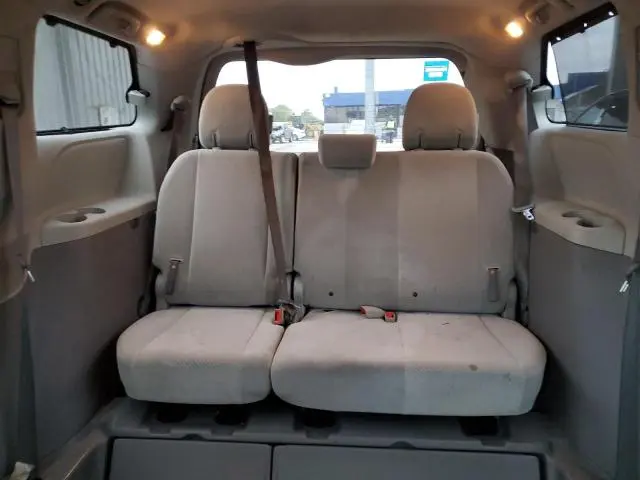 2012 TOYOTA SIENNA LE