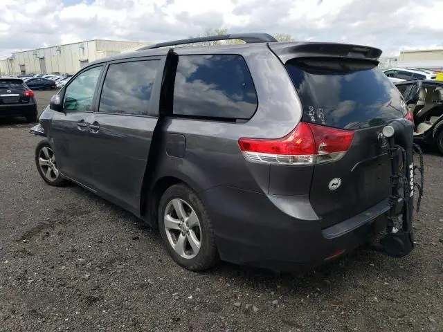 2013 TOYOTA SIENNA LE  