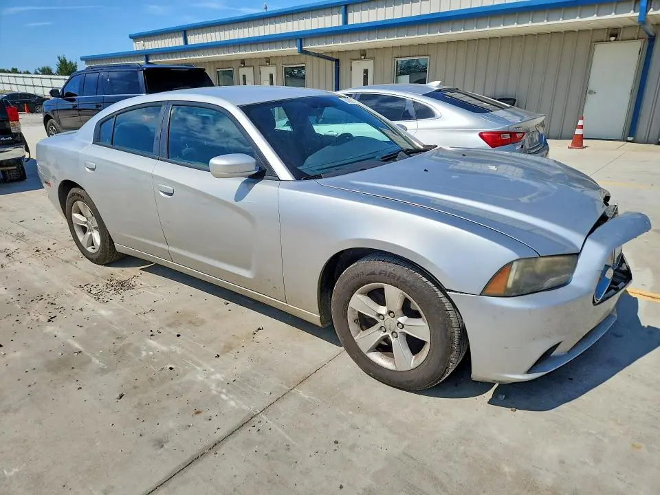 2012 DODGE CHARGER SE  
