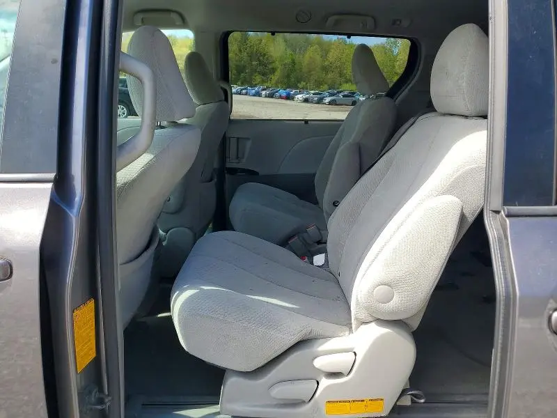 2011 TOYOTA SIENNA LE  