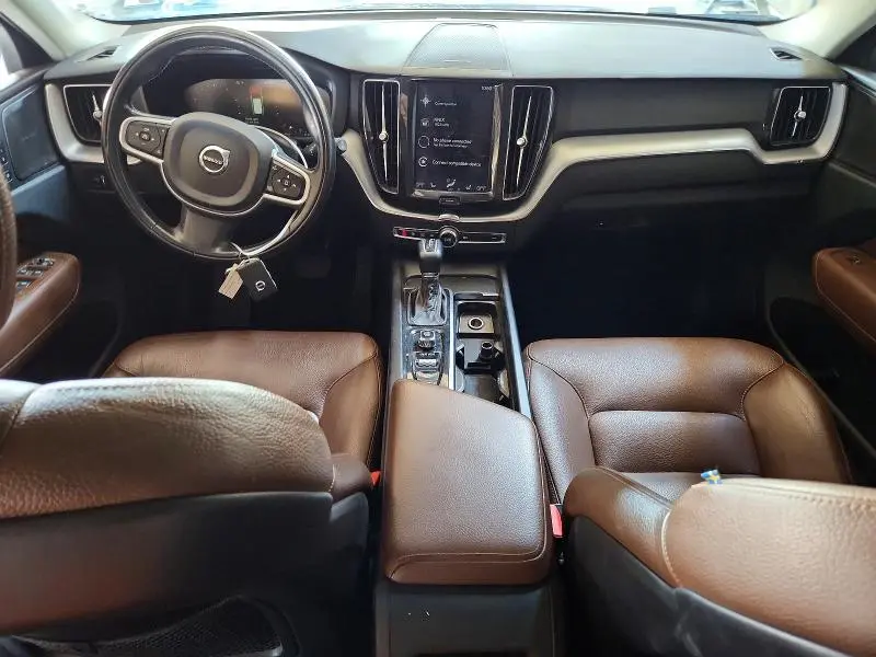 2020 VOLVO XC60 T5 MOMENTUM  