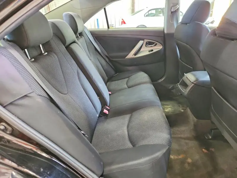 2011 TOYOTA CAMRY SE  