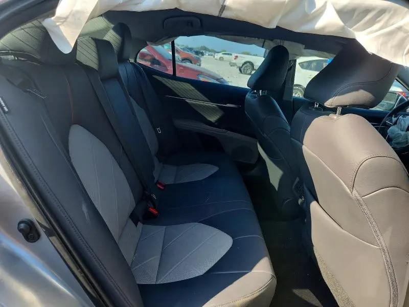 2019 TOYOTA CAMRY XLE  