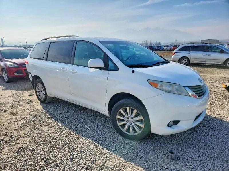 2013 TOYOTA SIENNA XSE 7-PASSENGER  