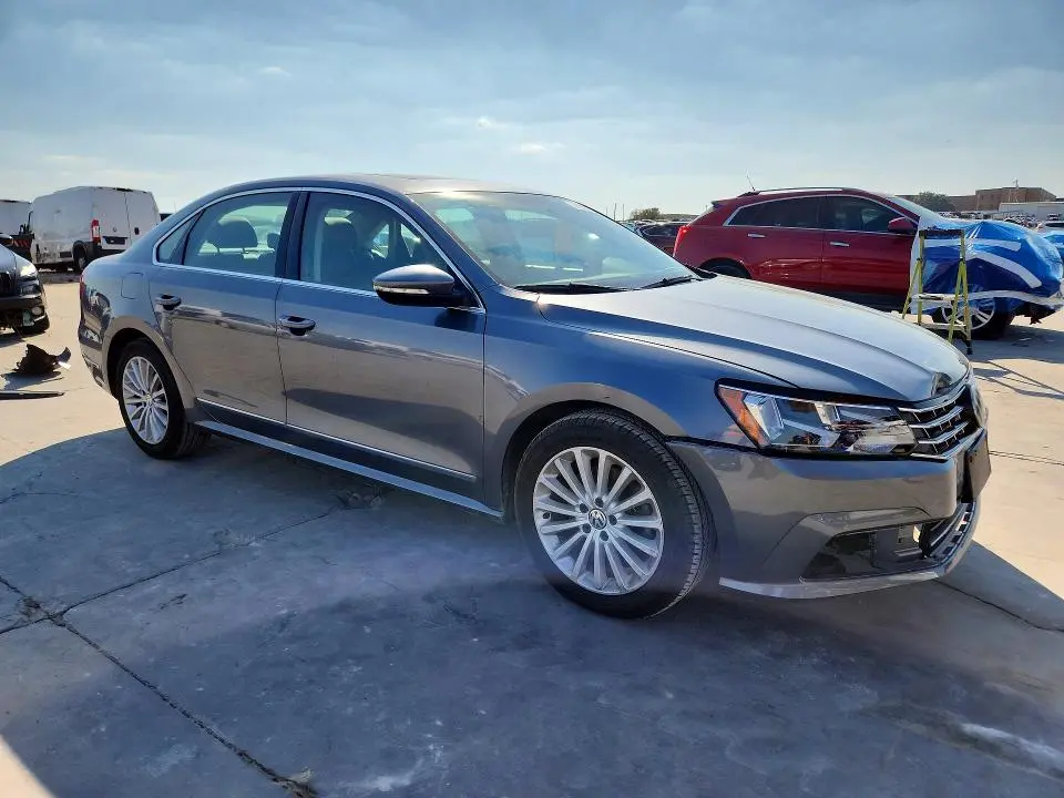 2016 VOLKSWAGEN PASSAT SE  